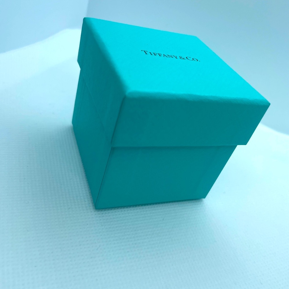 Authentic Tiffany Blue Box “Empty Box “ “Free From Scratches”